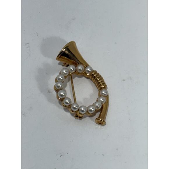 Napier Jewelry - Napier French Horn‎ Faux Pearl Brooch Pin Gold Tone 3D Signed Musical Band